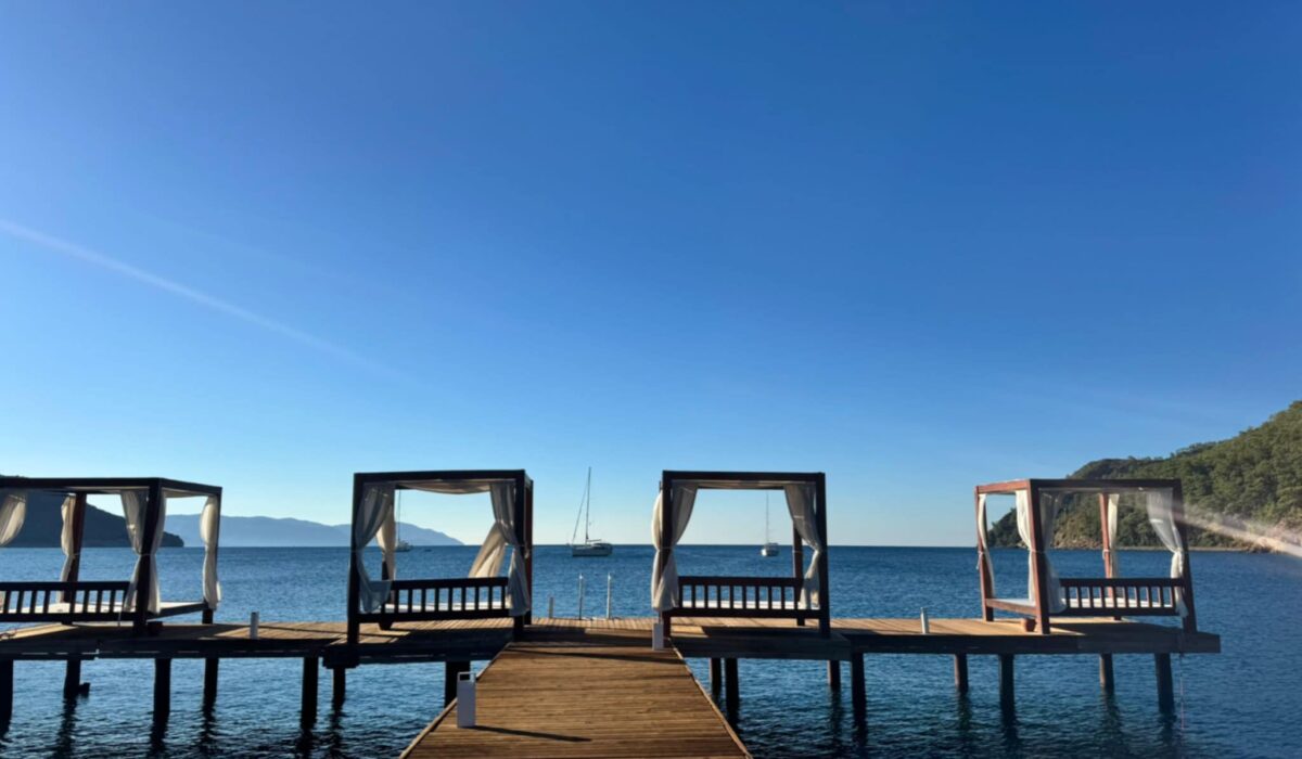 leżanki na pomoście