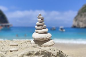 524382818_757829380331163_7655209608205198877_n Kamienie na plaży